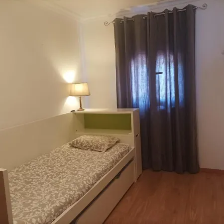 Casa Da Escola * باريديس دي كورا