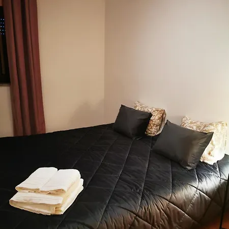 Casa Da Escola * باريديس دي كورا